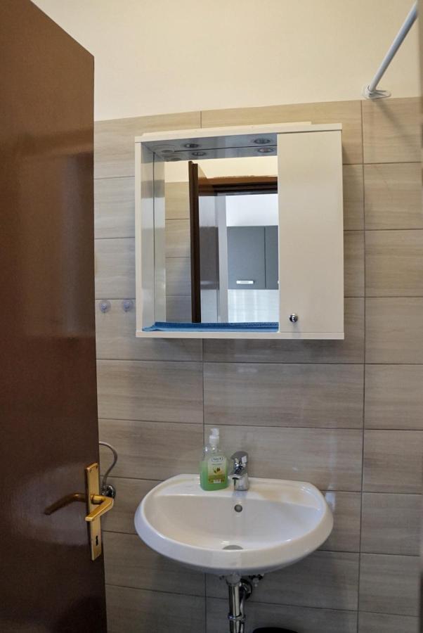 Apartmani Vesna Замбратия Екстериор снимка