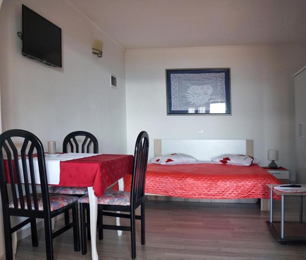 Apartmani Vesna Замбратия Екстериор снимка