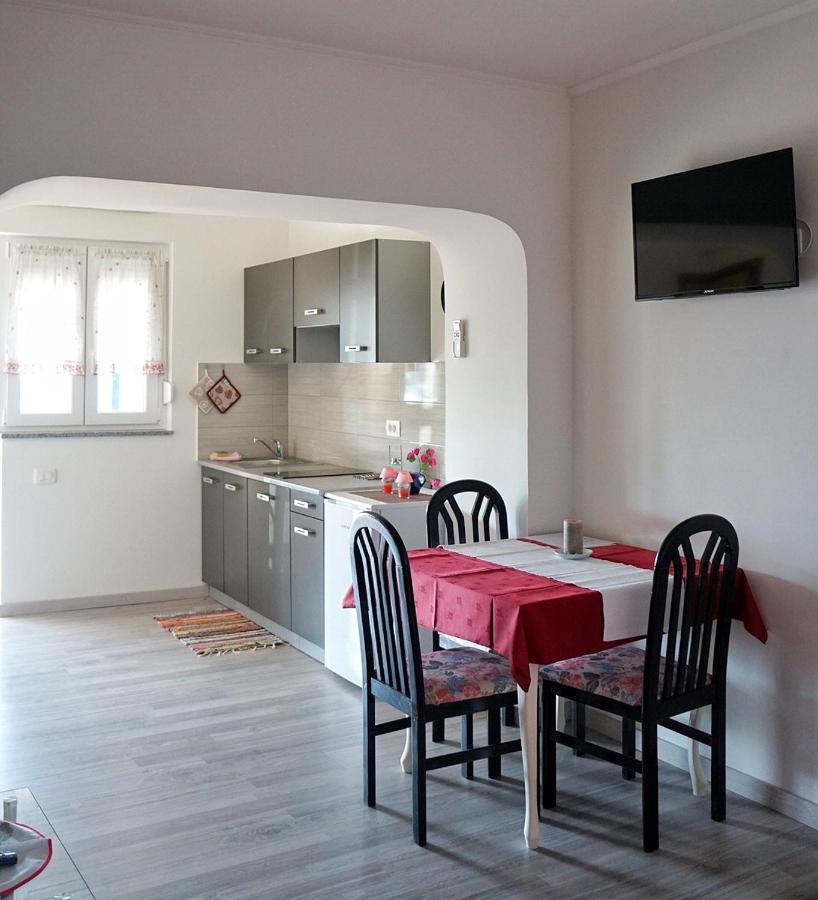 Apartmani Vesna Замбратия Екстериор снимка