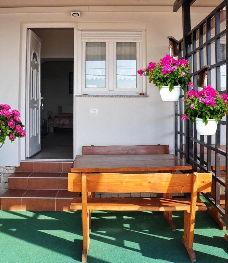 Apartmani Vesna Замбратия Екстериор снимка