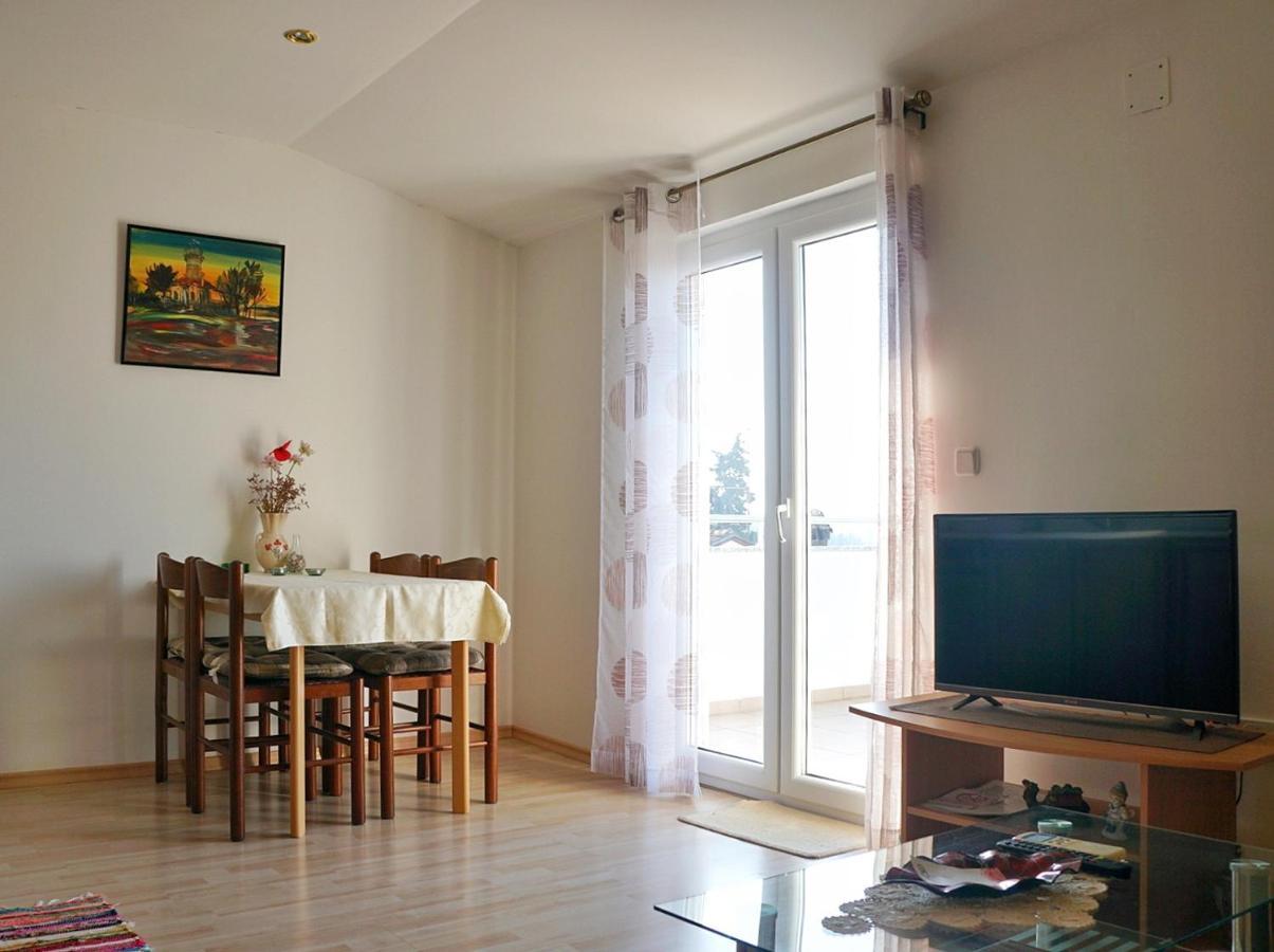 Apartmani Vesna Замбратия Екстериор снимка