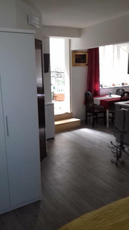 Apartmani Vesna Замбратия Екстериор снимка